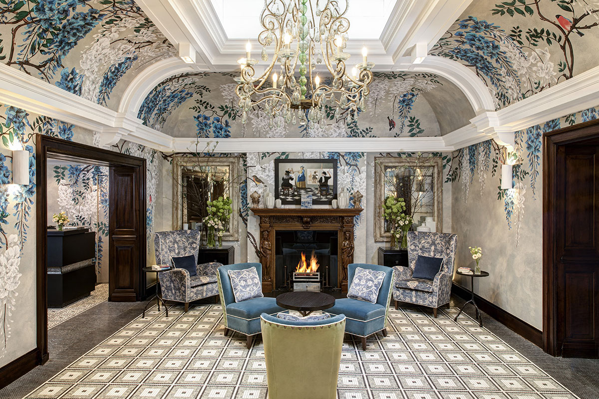 Browns Hotel Front Hall. Photo Janos Grapow
