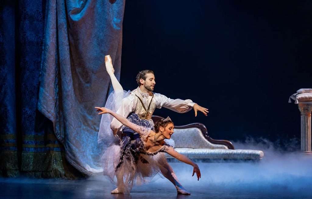 Bruno Micchiardi as Cinders and Jessica Fyfe as Princess Louise. Credit Andy Ross