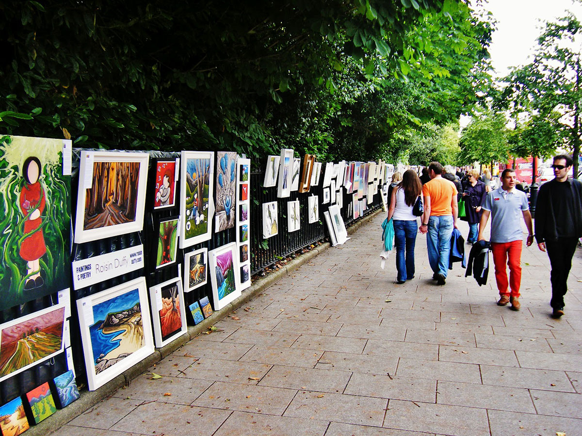 Sunday morning art sales at Merrion Square