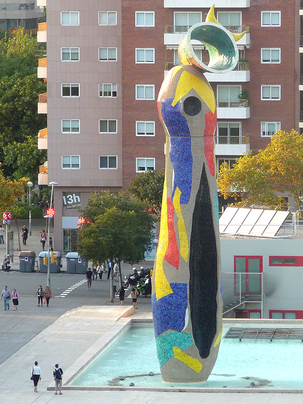 The 30-metre high Woman and Bird in the Parc Joan Miró