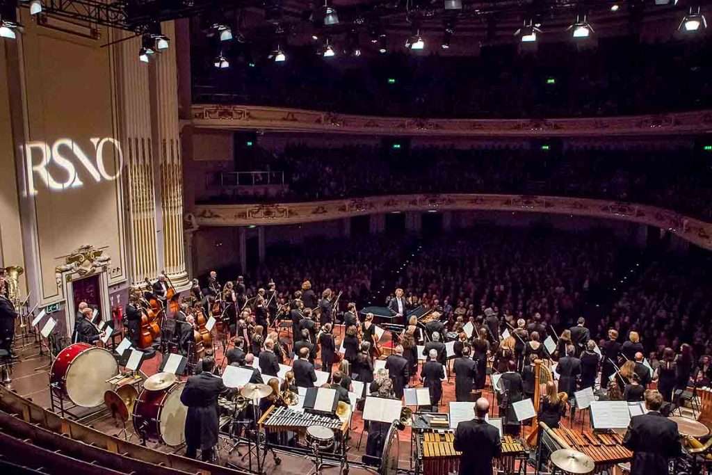 RSNO and audience at the Usher Hall. Image © Sally Jubb